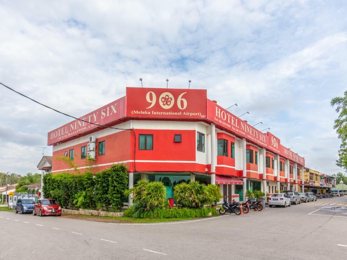 Hotel Oyo 1158 906 Airport Malacca Exterior foto